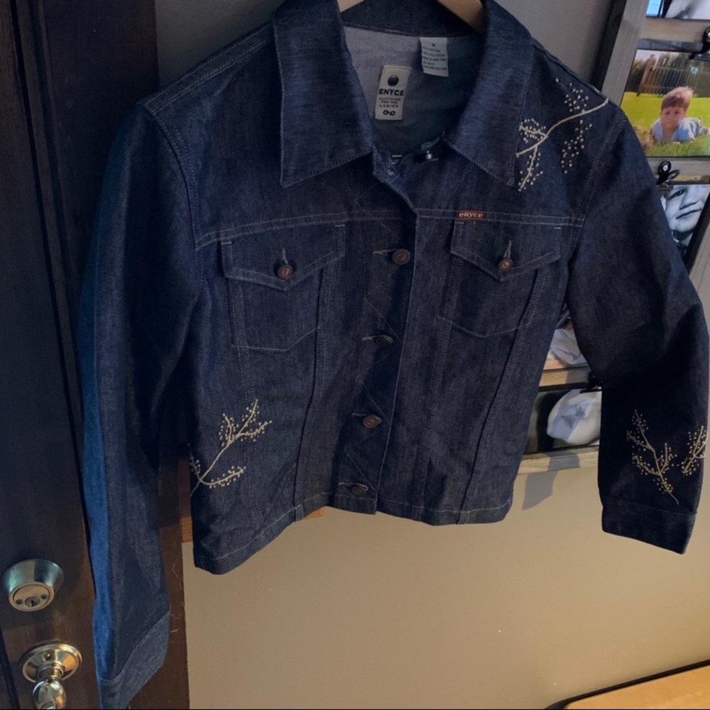 Denim jacket • embroidered • 90’s vintage